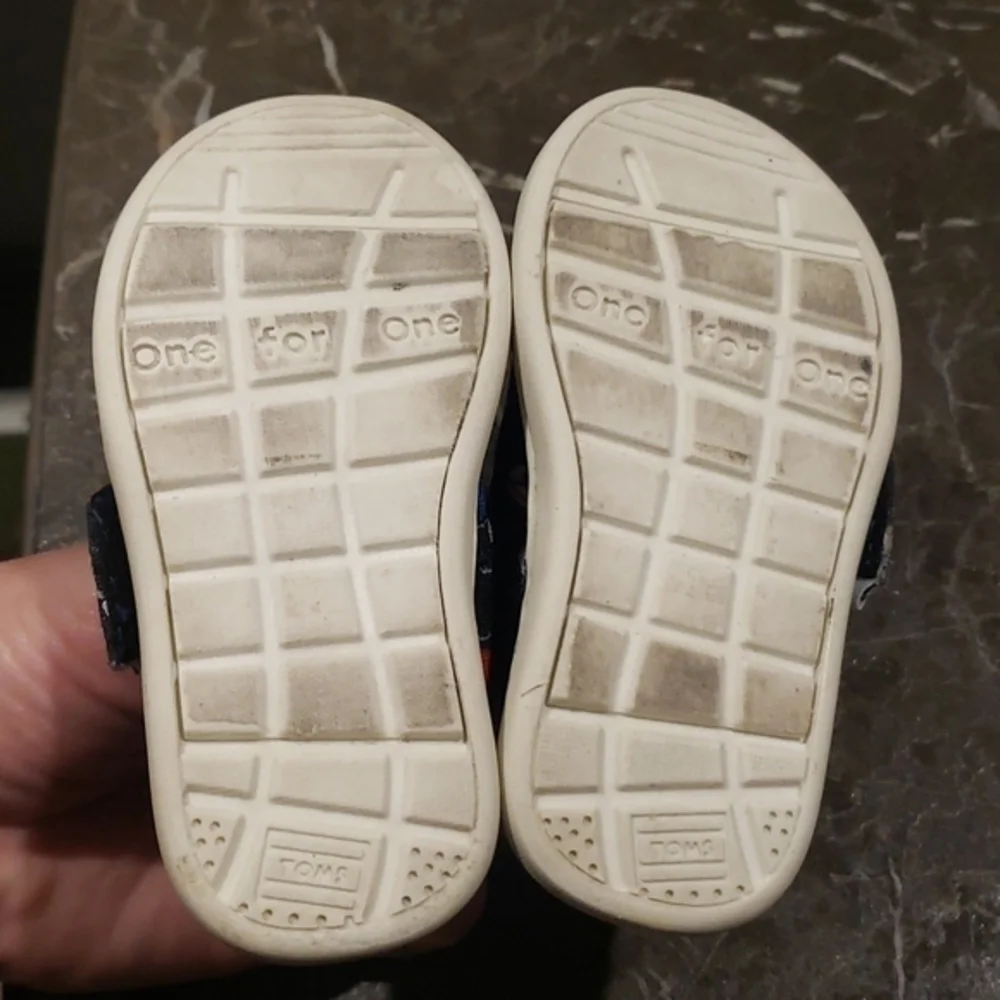 TOMS robot print‎ shoes size 5